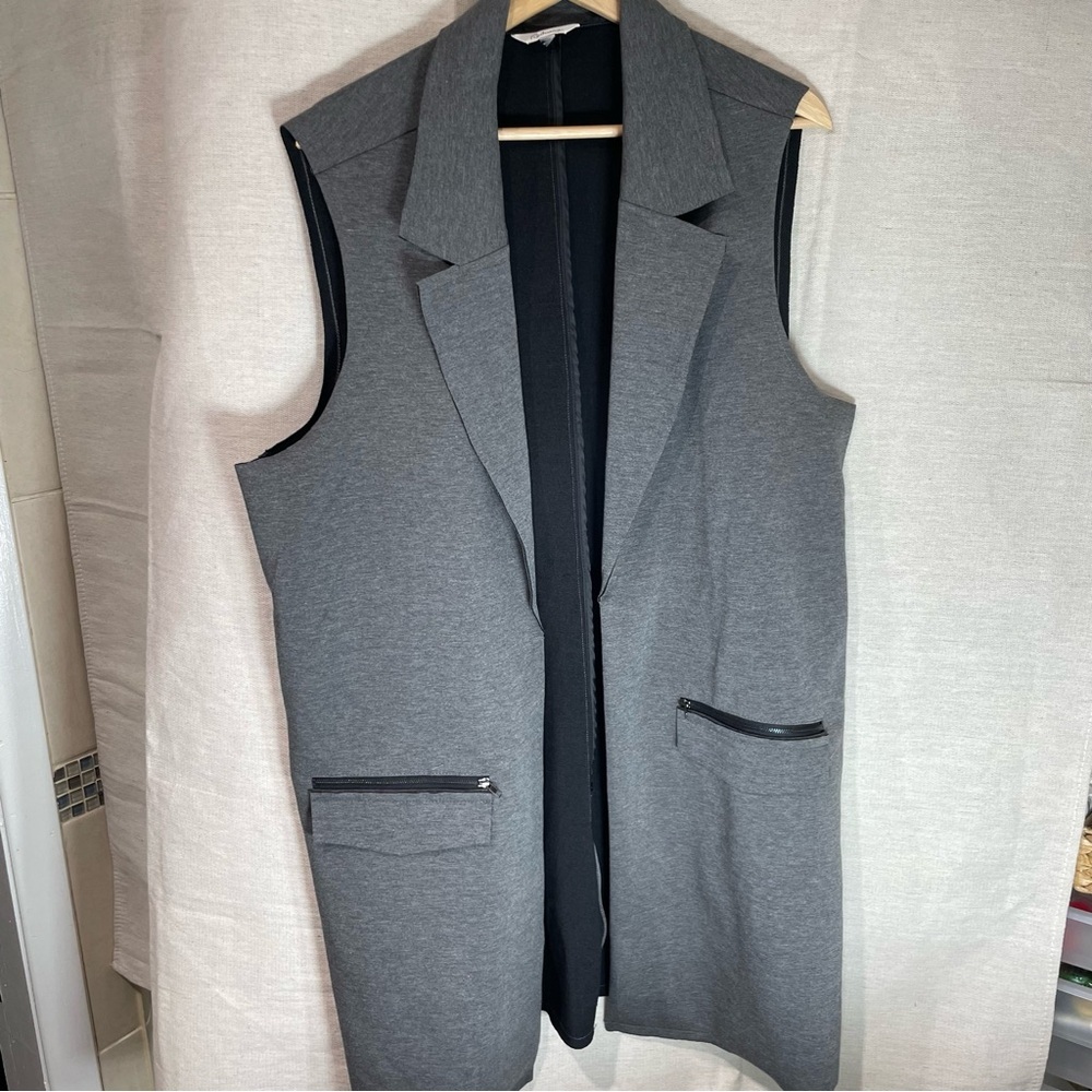 Reitmans Gray Sleeveless Vest